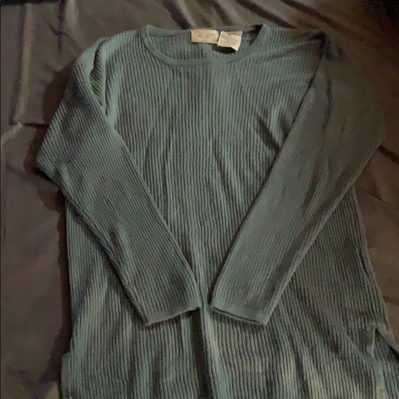 Shirt for a women - Picture 1 of 2